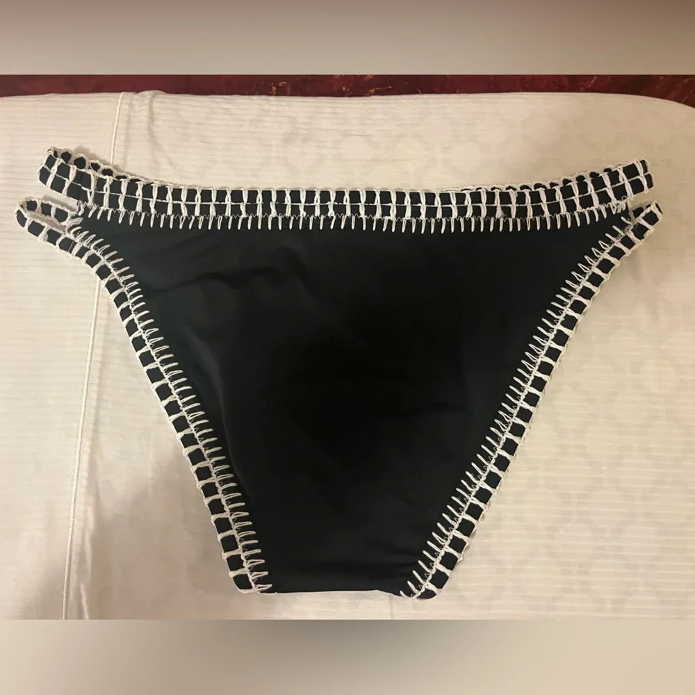 Gianni Bini Black Bikini Bottom with Ecru Ceochet, side cutouts, size Large - Picture 4 of 6